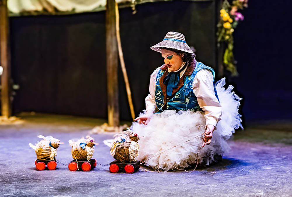 Actor with toy ducks